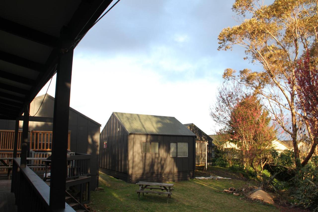 Hugo & Carters Backpackers & Motel Tauranga Exterior foto The Village
